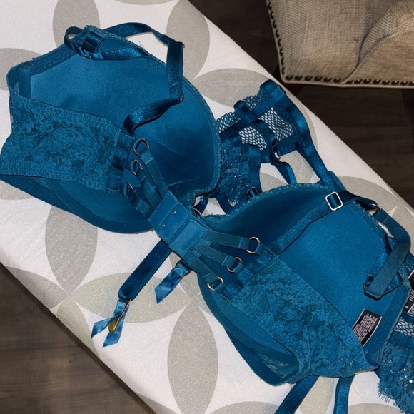 Victoria's Secret very sexy rhinestoneTeal Lace push-up Bra and Garter 38D M/L - Picture 12 of 16